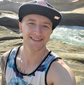 Meet your Posher, Eli